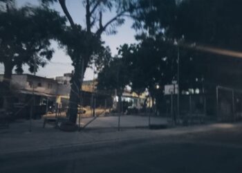 El Parque se sume en sombras, instando a la acción urgente para restaurar la vitalidad nocturna.