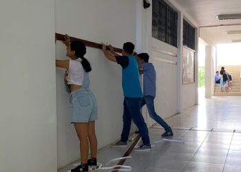 Preparación para exhibición de fotografía