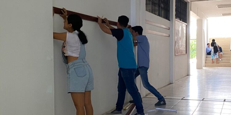 Preparación para exhibición de fotografía