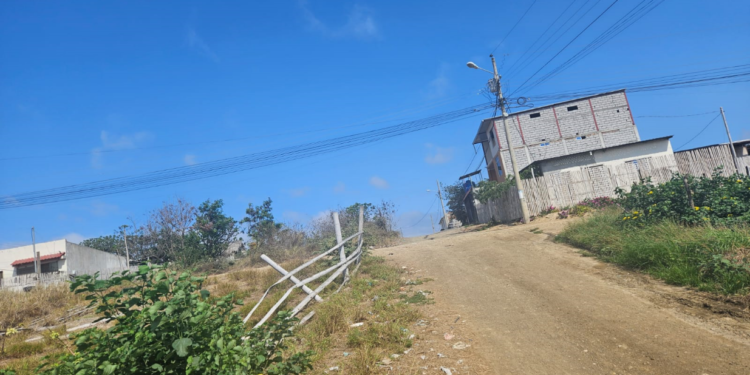 Calles sin veredas y llenas de tierra