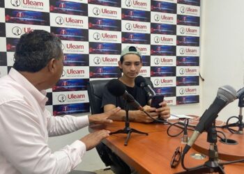 Lic Zeiden Chancay impartiendo los talleres de la radio