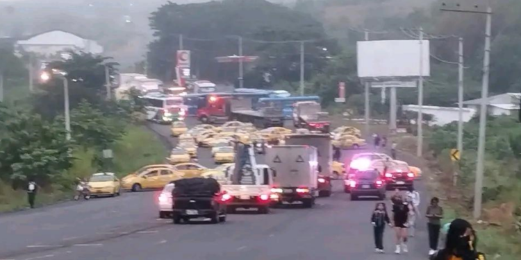 Servicio de transporte informal genera descontento