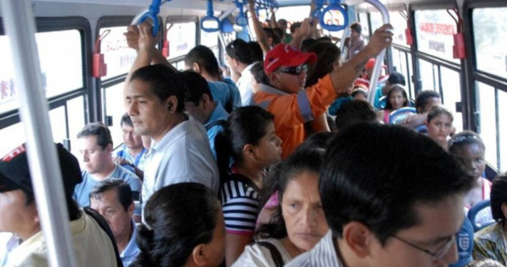 Exceso de pasajeros en el transporte público