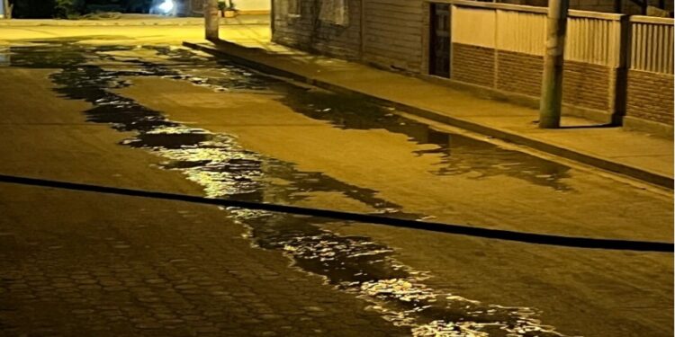 Vecinos exigen solución inmediata en el barrio
