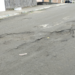 Baches en la calle principal