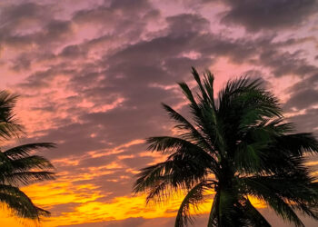 Los hermosos atardeceres de Manta, atraen a miles de personas.