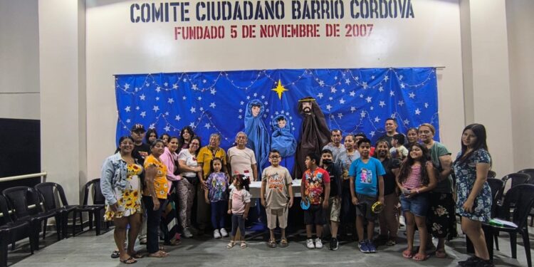 Luz navideña une corazones