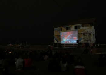 Playa proyecta espíritu navideño