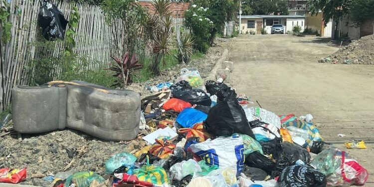 Calles protestan con basura